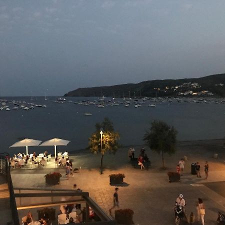 Roques - Casa En Primera Linea De Mar En Cadaques Luaran gambar