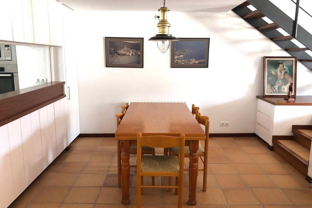Roques - Casa En Primera Linea De Mar En Cadaques Luaran gambar