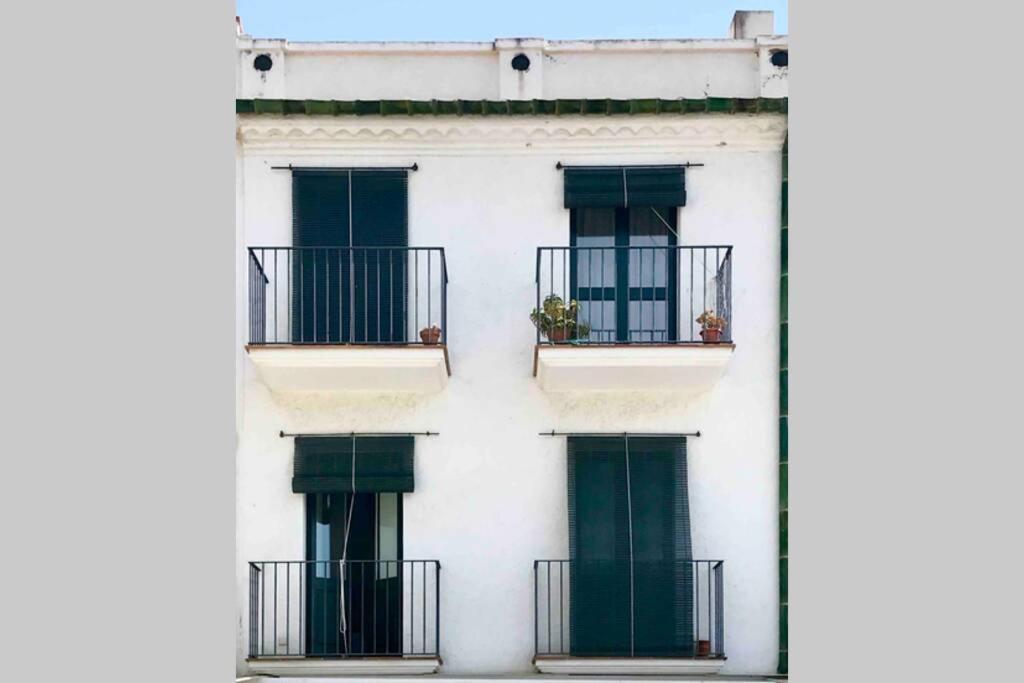 Roques - Casa En Primera Linea De Mar En Cadaques Luaran gambar