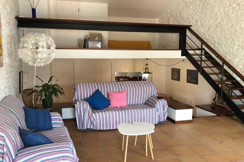 Roques - Casa En Primera Linea De Mar En Cadaques Luaran gambar