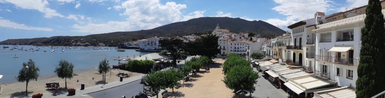 Roques - Casa En Primera Linea De Mar En Cadaques Luaran gambar